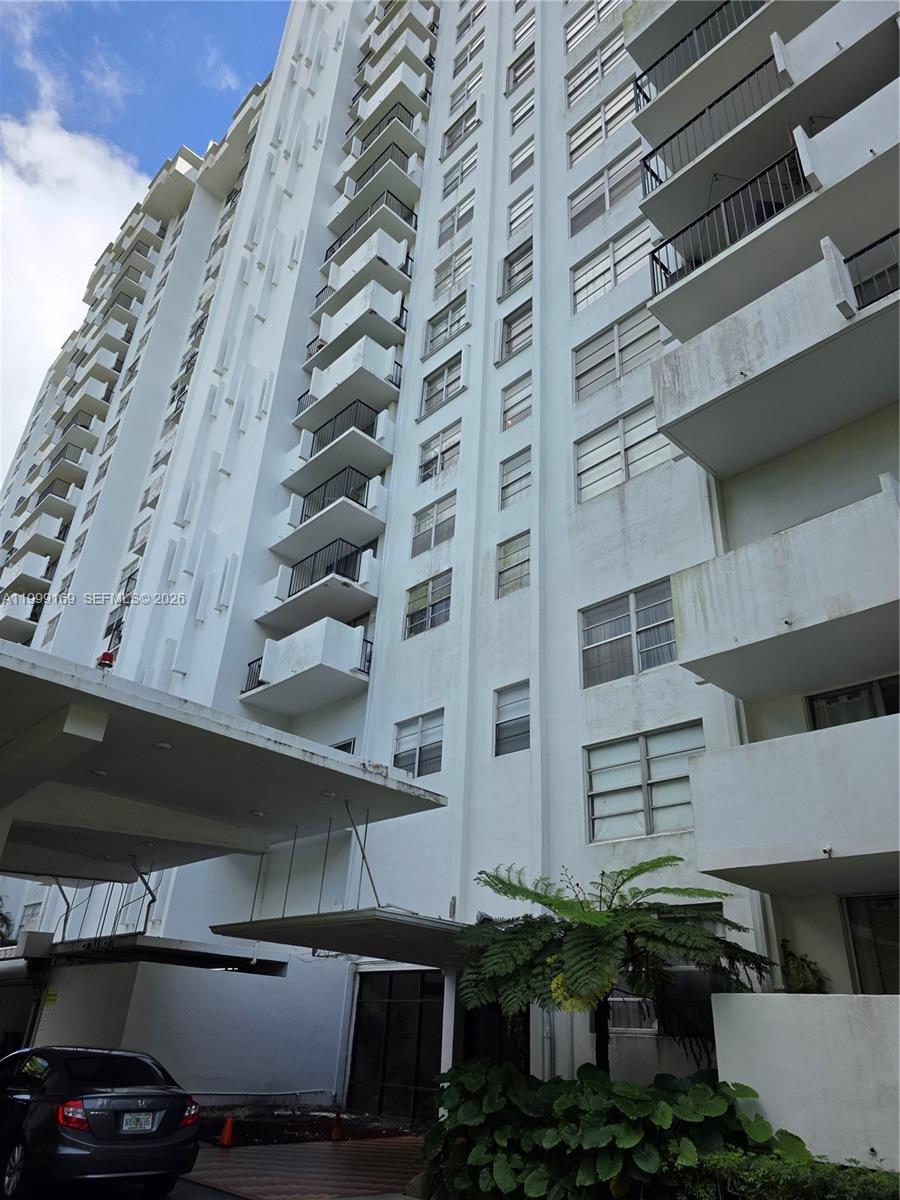 COMMODORE PLAZA CONDO - Residential