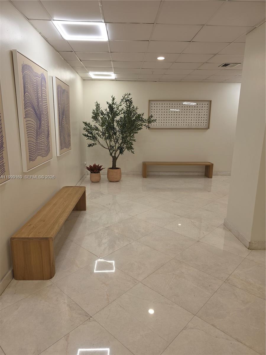 COMMODORE PLAZA CONDO - Residential