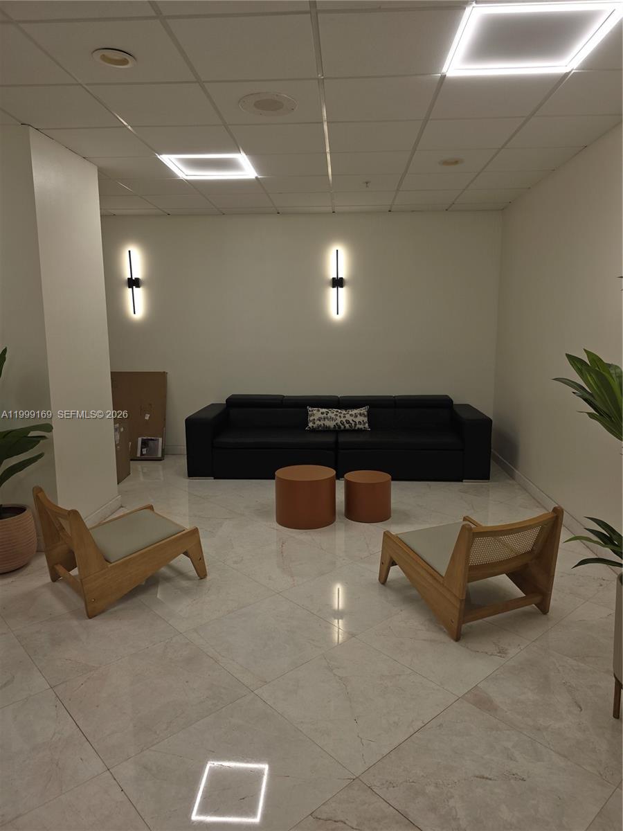 COMMODORE PLAZA CONDO - Residential