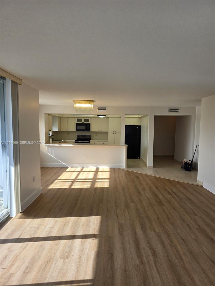 COMMODORE PLAZA CONDO - Residential