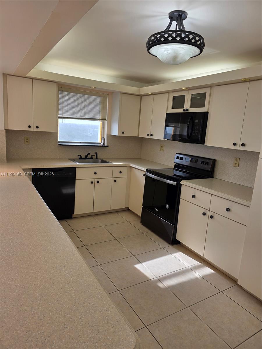 COMMODORE PLAZA CONDO - Residential