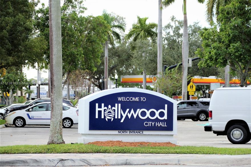 Excellent, cute and impeccable office in the heart of Hollywood in the middle of everything with all the comforts of a modern building recently remodeled. Assigned parking lots and plenty of parking building visitors. Excellent tenant with more than ten years in the office. Easy access by 95 and just 25 minutes from the Fort Lauderdale Hollywood international airport. Call me for a showing!