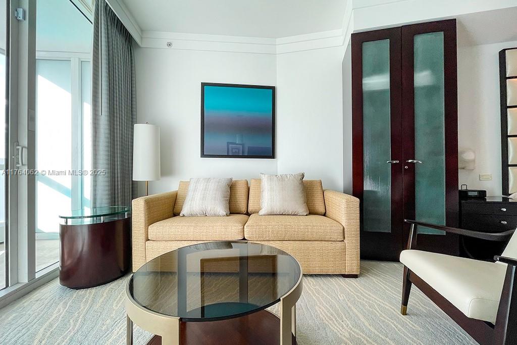 4391 Collins ave 616