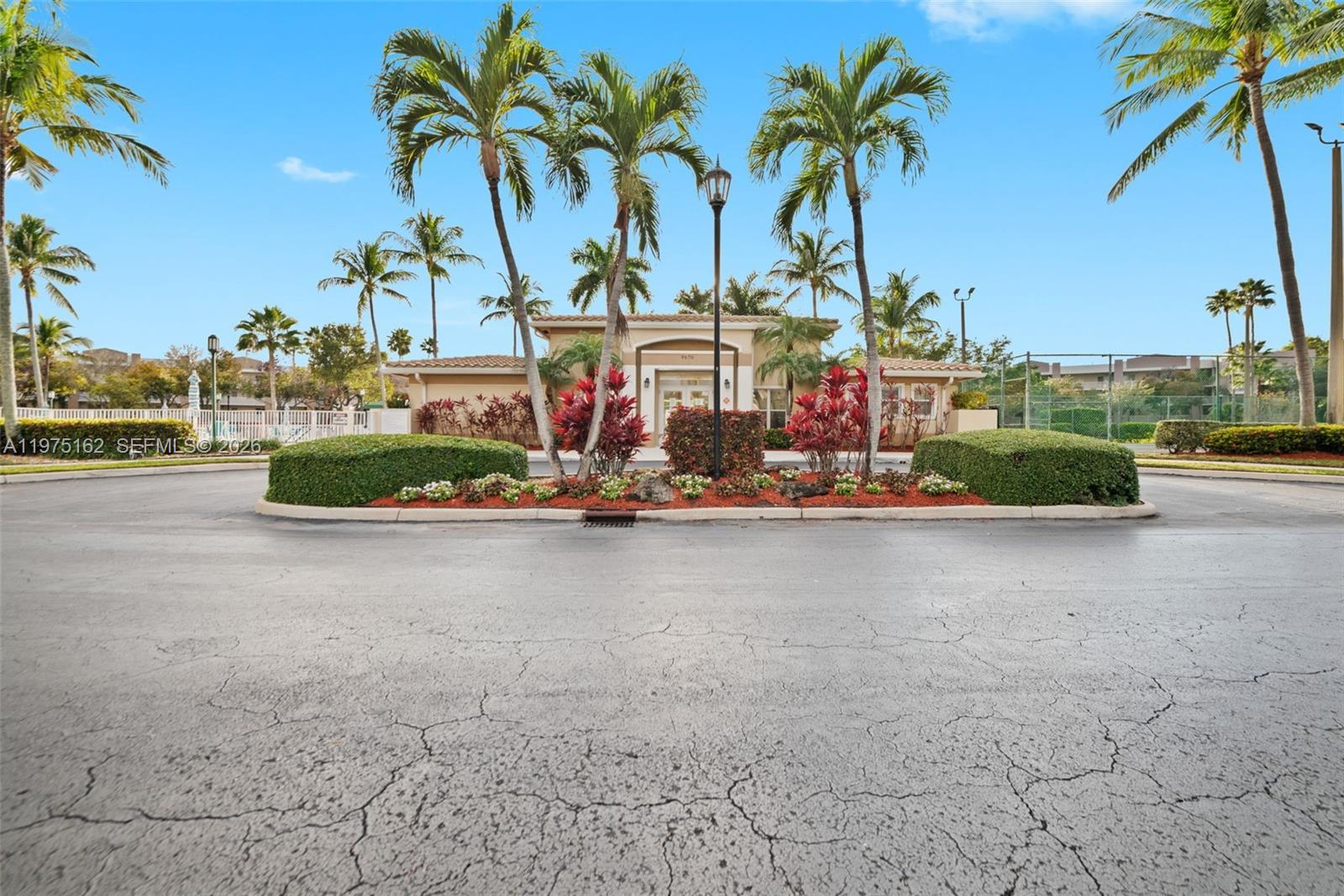 SOUTHAMPTON CONDOMINIUM F - Residential