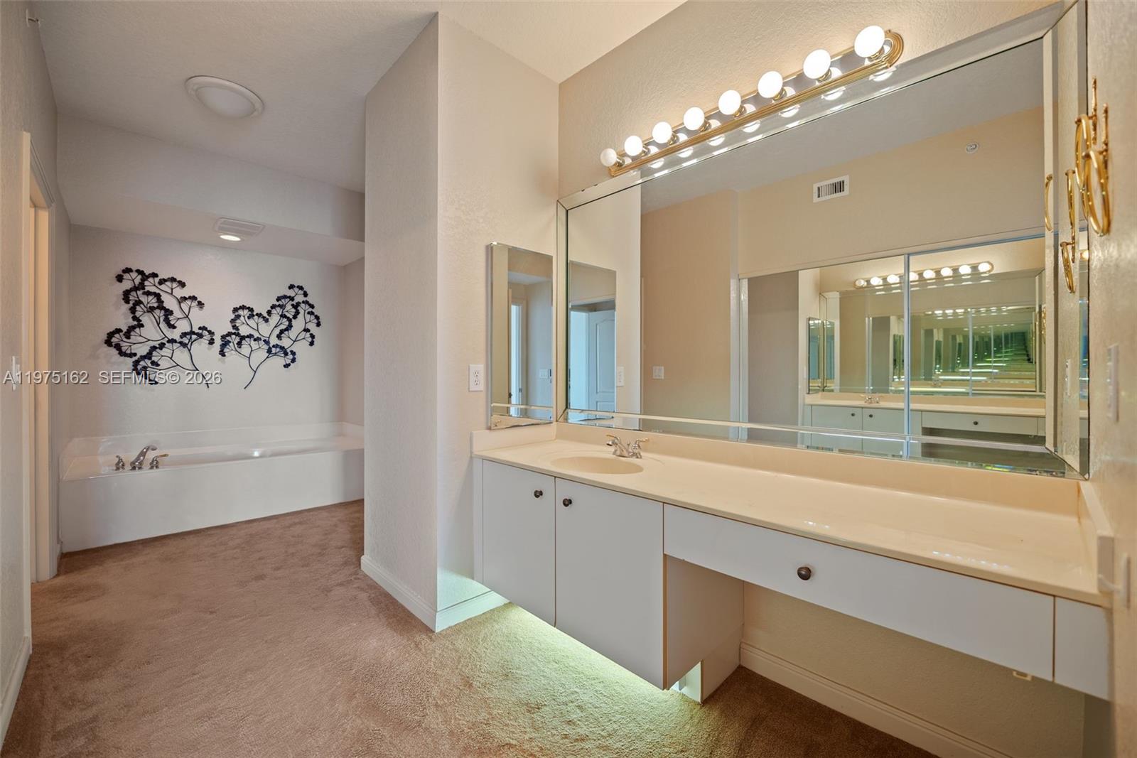 SOUTHAMPTON CONDOMINIUM F - Residential