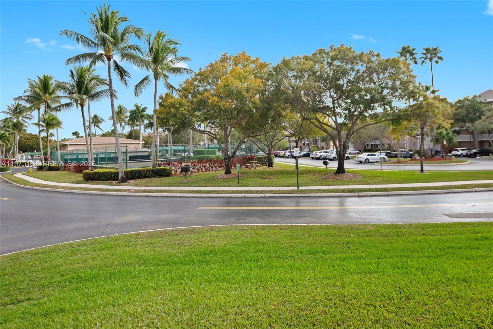 SOUTHAMPTON CONDOMINIUM F - Residential