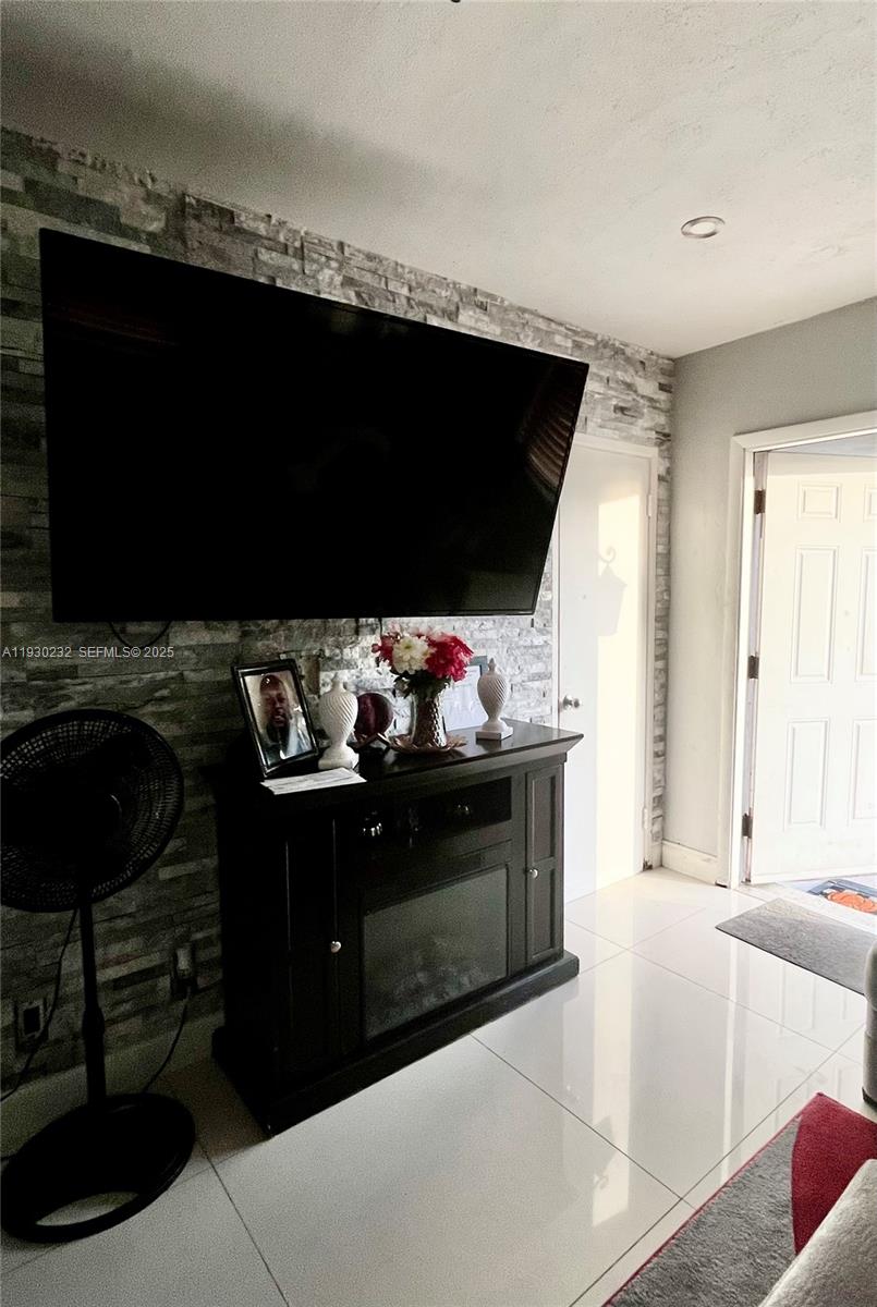 View photos, virtual tours, details... 1643 NW 12th Ct