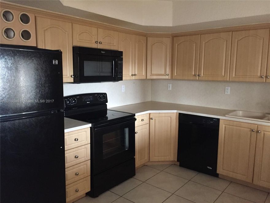 HUGE TWO STORY, 4BEDROOM/3 BATHROOM APARTMENT. 2,430 SQ/FT AND READY TO MOVE IN! EXCELLENT CONDITION, CLOSE TO MAJOR HIGHWAYS, SHOPPING AND SCHOOLS. EXCELLENT OPPORTUNITY. SCHEDULE YOUR SHOWING TODAY.