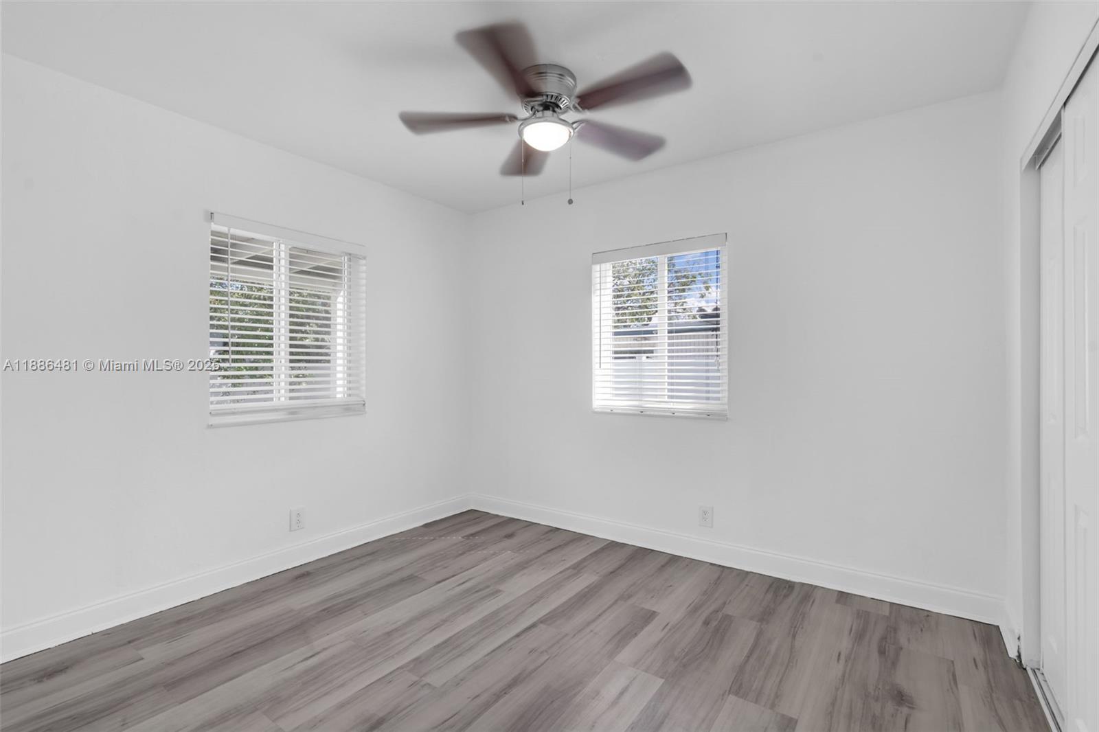 HOLLYWOOD PARK - Residential Lease