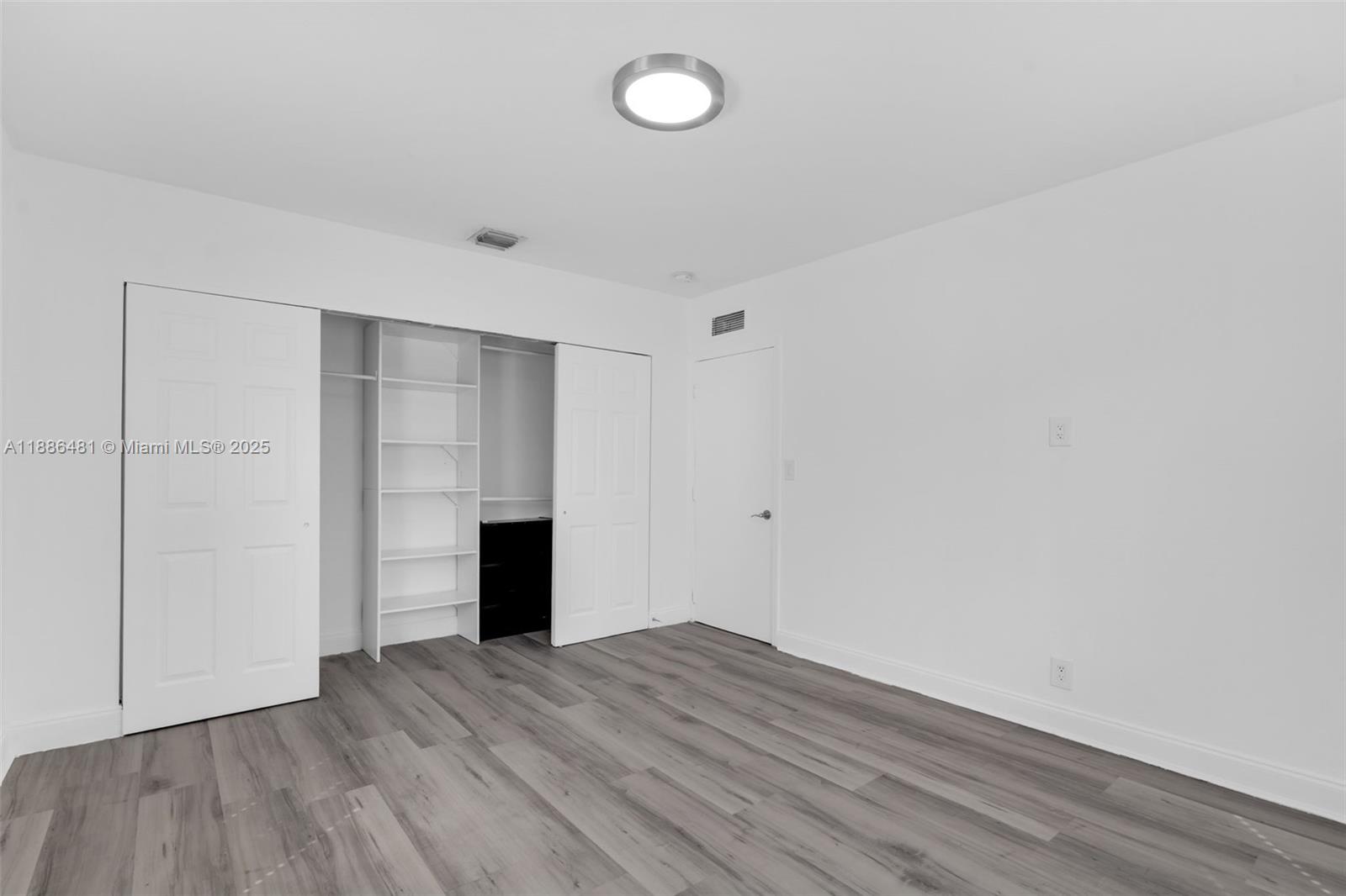 HOLLYWOOD PARK - Residential Lease