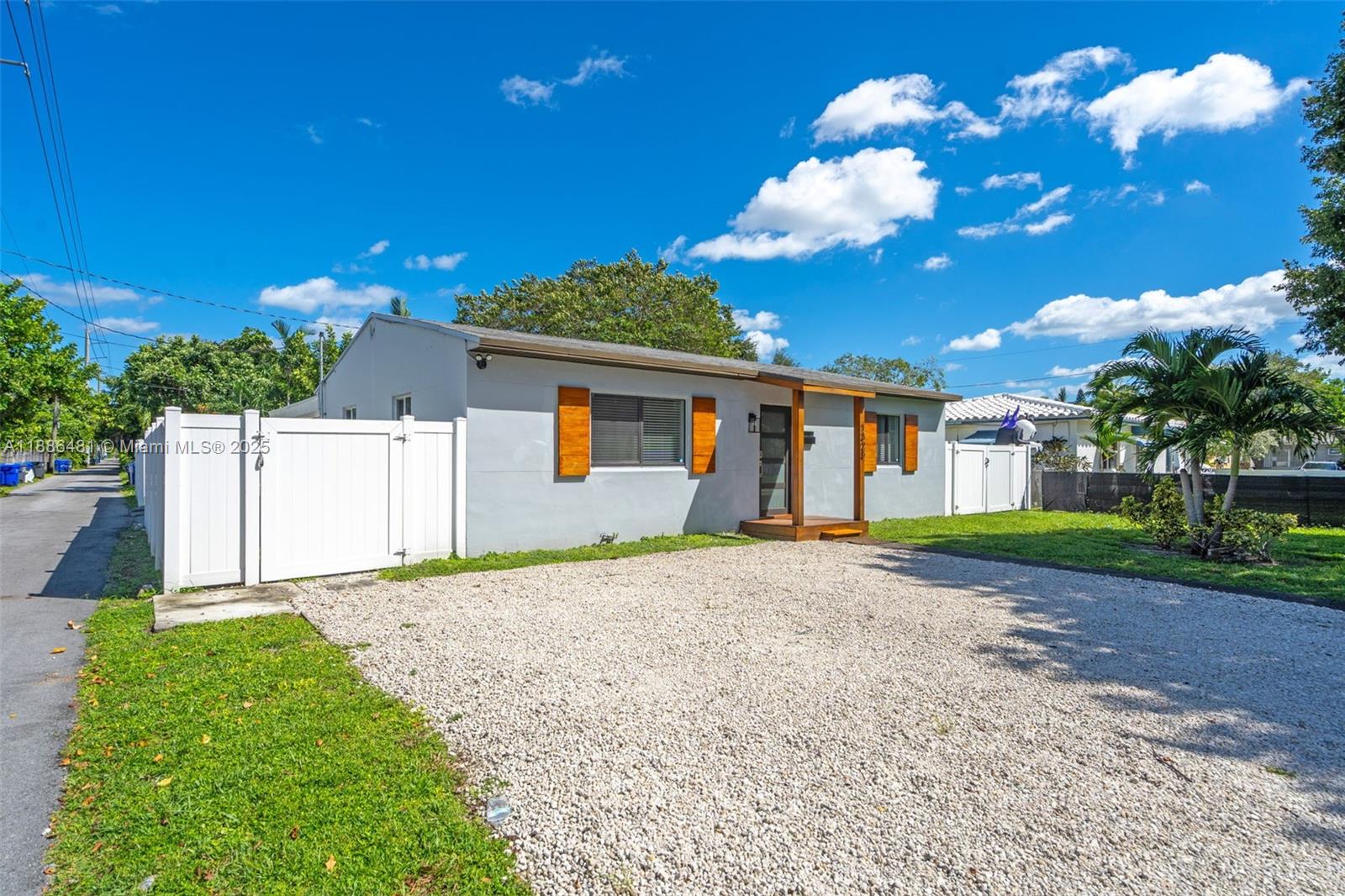 HOLLYWOOD PARK - Residential Lease