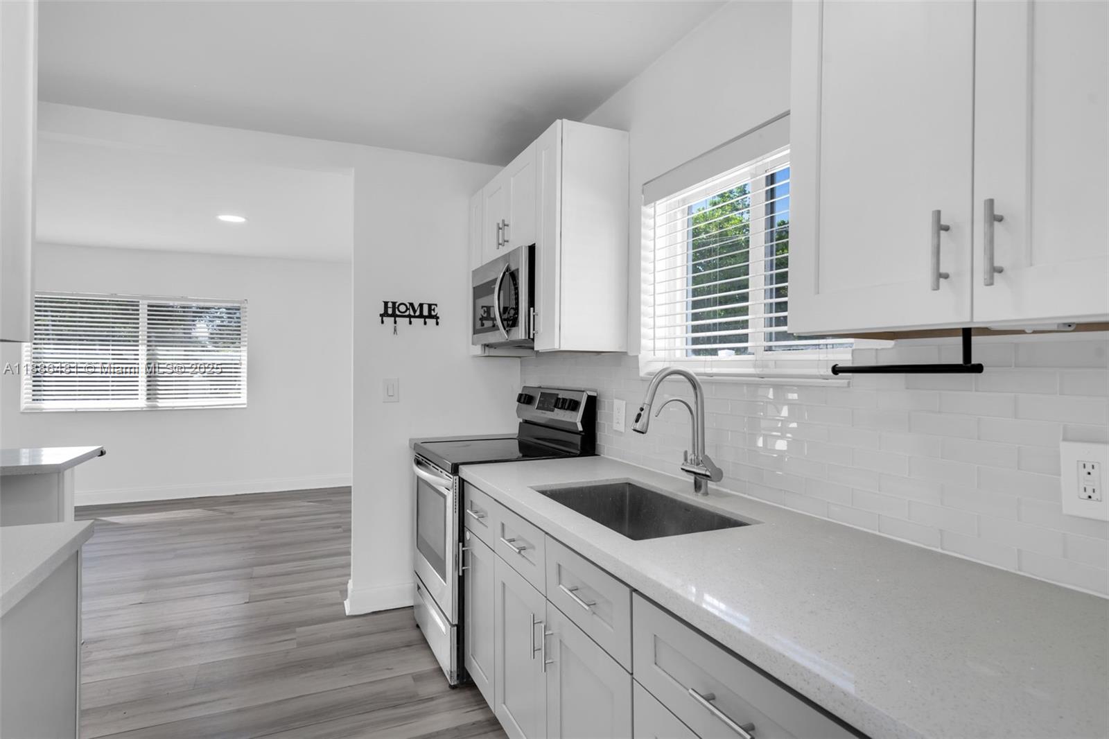 HOLLYWOOD PARK - Residential Lease