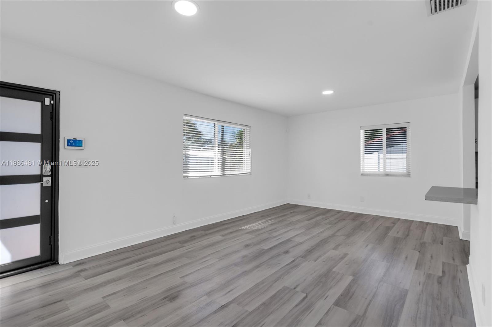 HOLLYWOOD PARK - Residential Lease