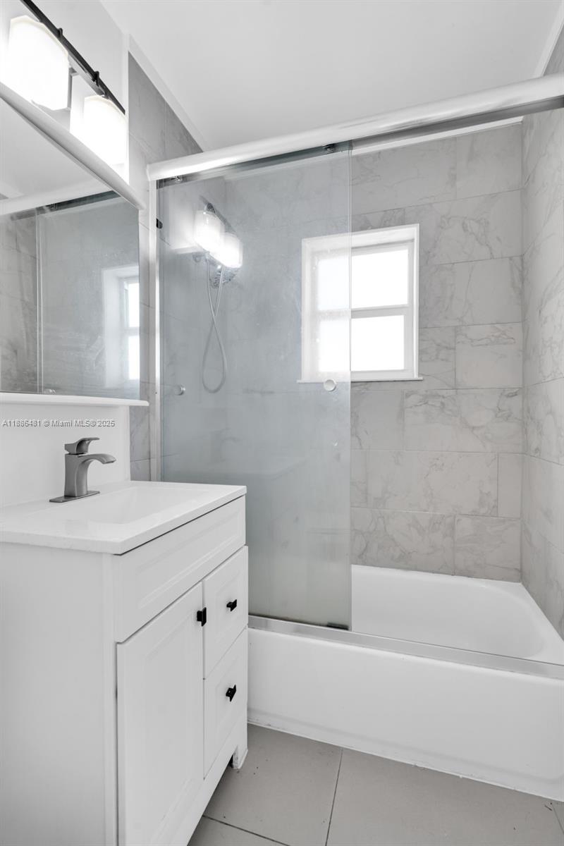 HOLLYWOOD PARK - Residential Lease