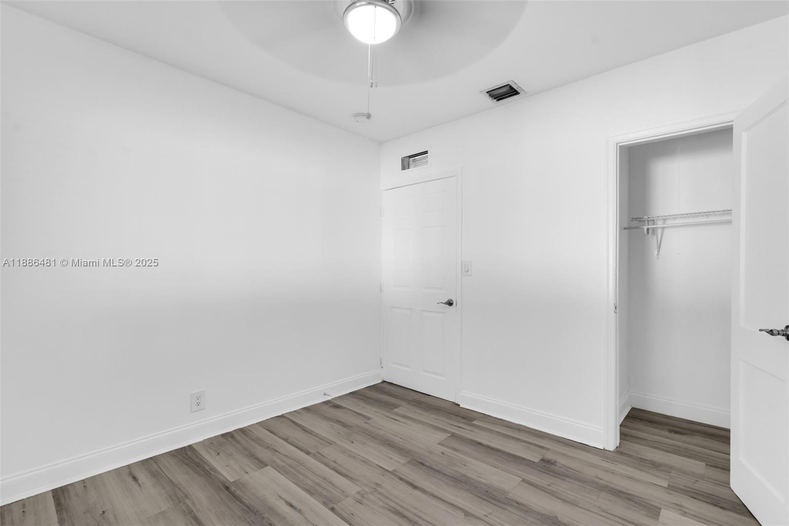 HOLLYWOOD PARK - Residential Lease