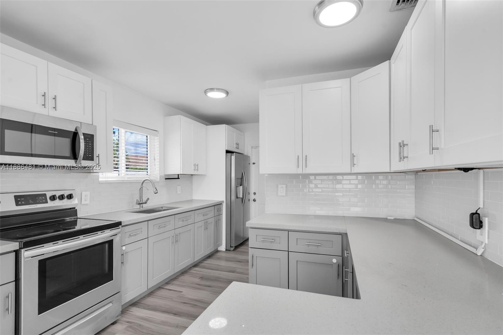 HOLLYWOOD PARK - Residential Lease