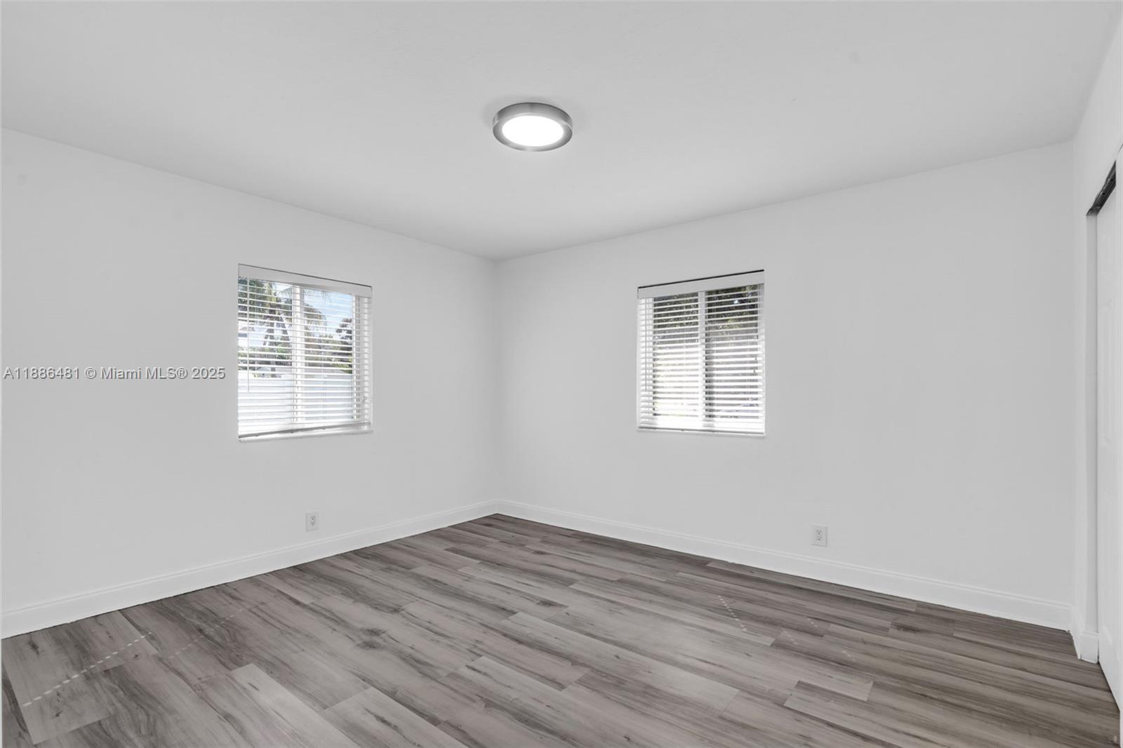 HOLLYWOOD PARK - Residential Lease