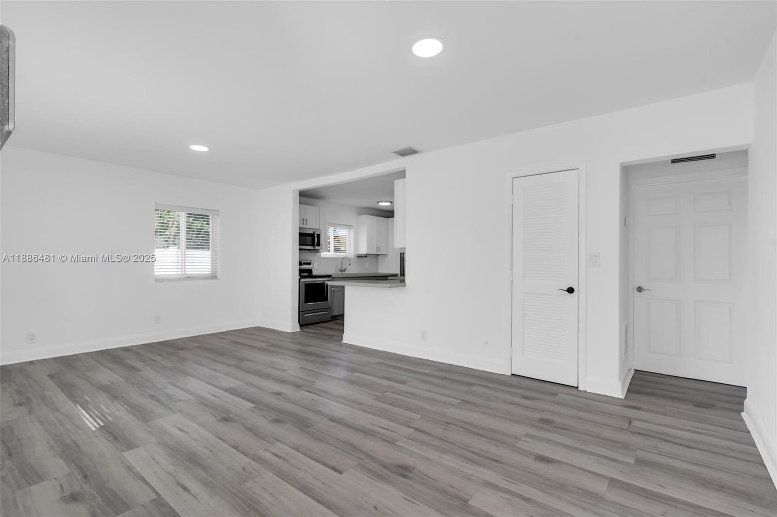 HOLLYWOOD PARK - Residential Lease