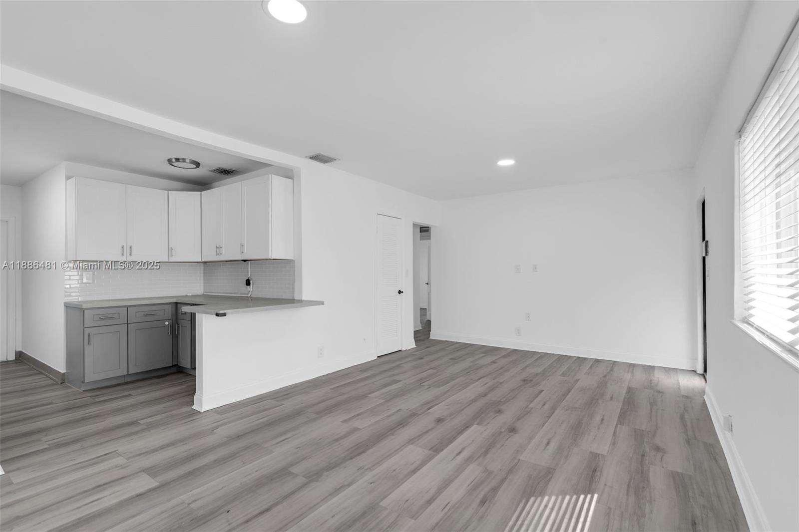 HOLLYWOOD PARK - Residential Lease