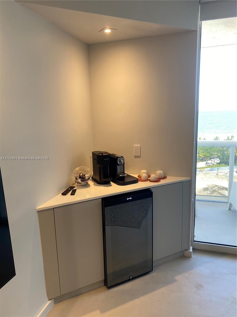 10275 Collins Ave 920