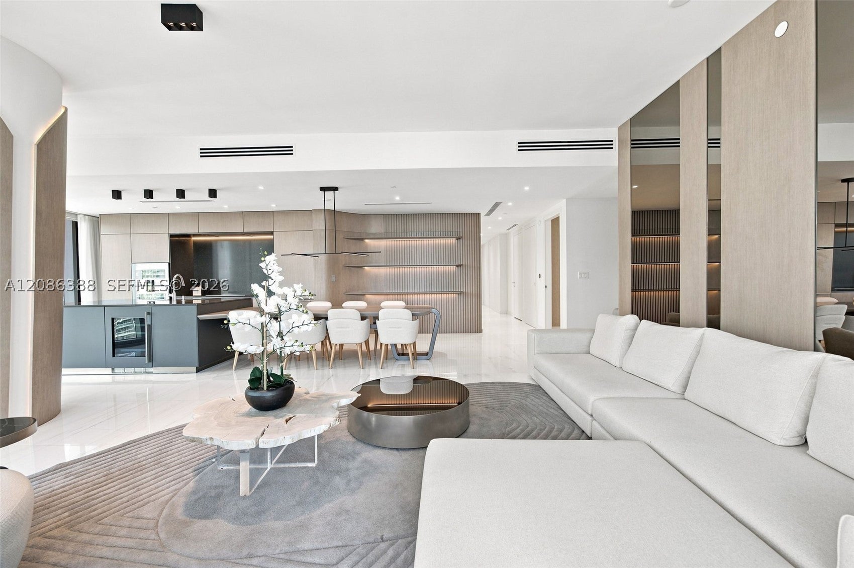 300 Biscayne Blvd Way 3807, Miami FL 33131