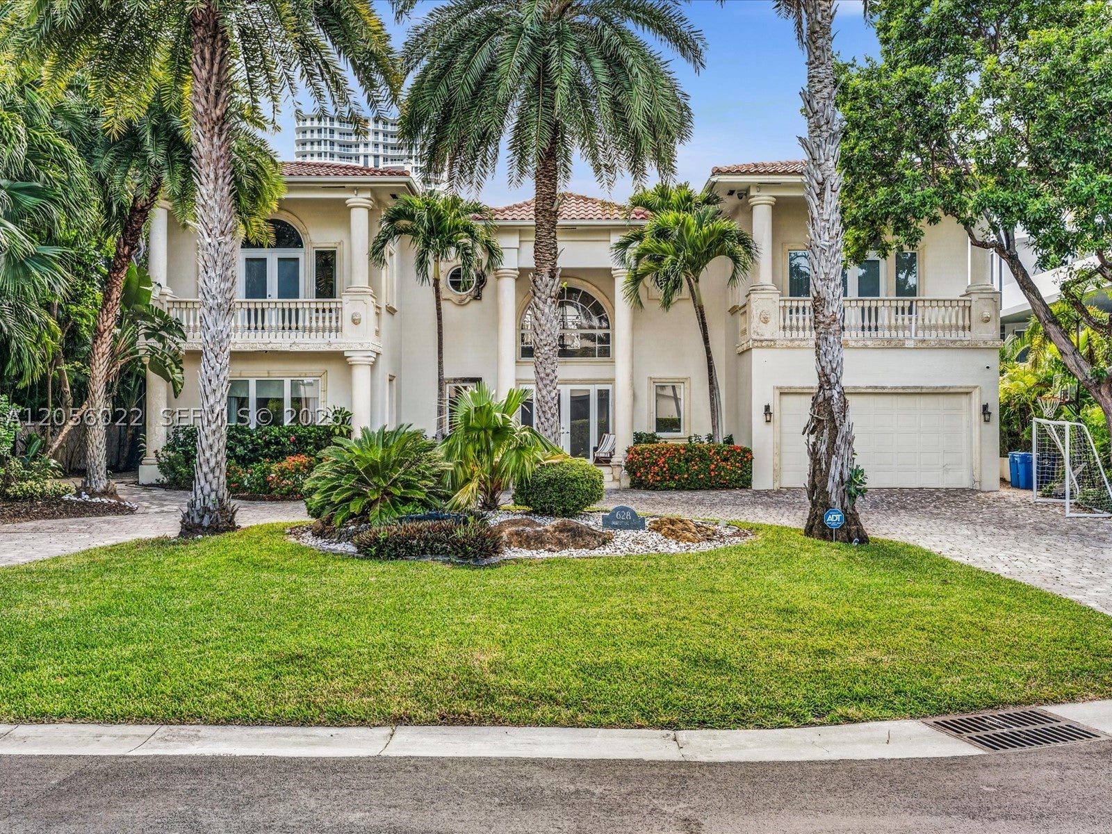 628 N Island