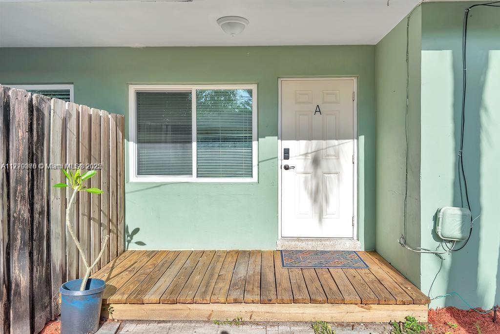 1050 Sw 30th St B, Fort Lauderdale, Broward County, Florida - 2 Bedrooms  
1 Bathrooms - 