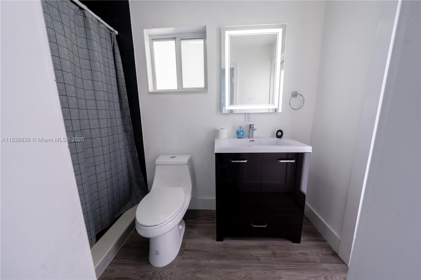 OAKLAND ACRES - Residential