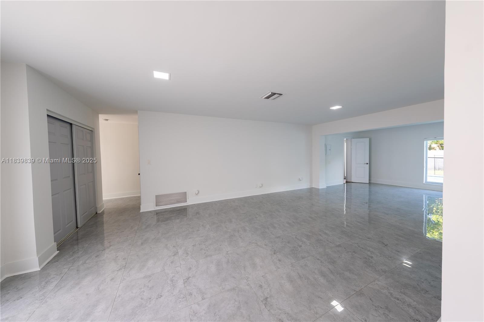 OAKLAND ACRES - Residential