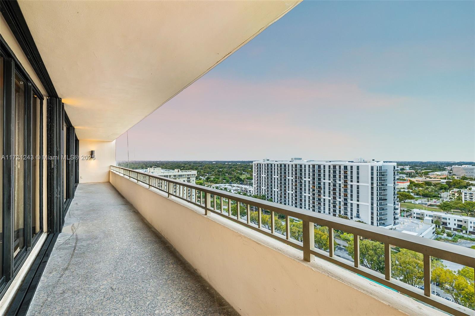 11113 Biscayne Blvd 1858