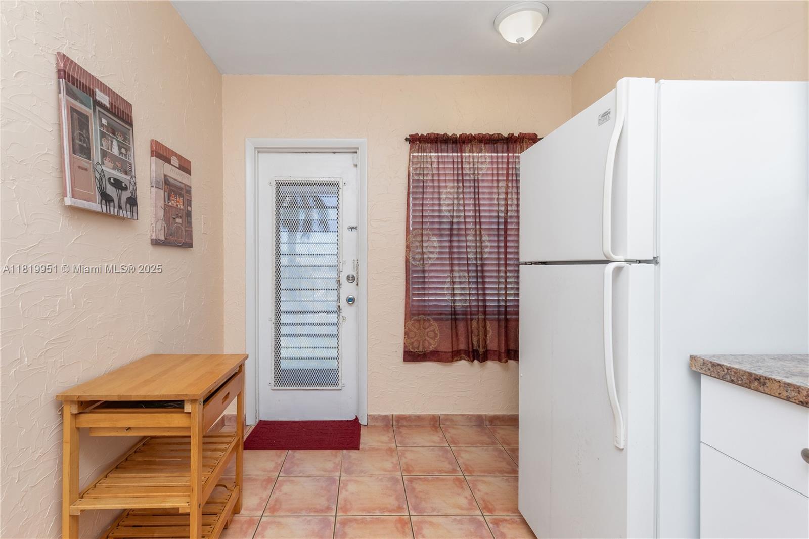 COLONIAL HOUSE CONDO - Residential Lease