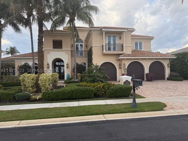 Photo of 658 Hermitage Cir, Palm Beach Gardens, FL 33410 (MLS # A11975022)