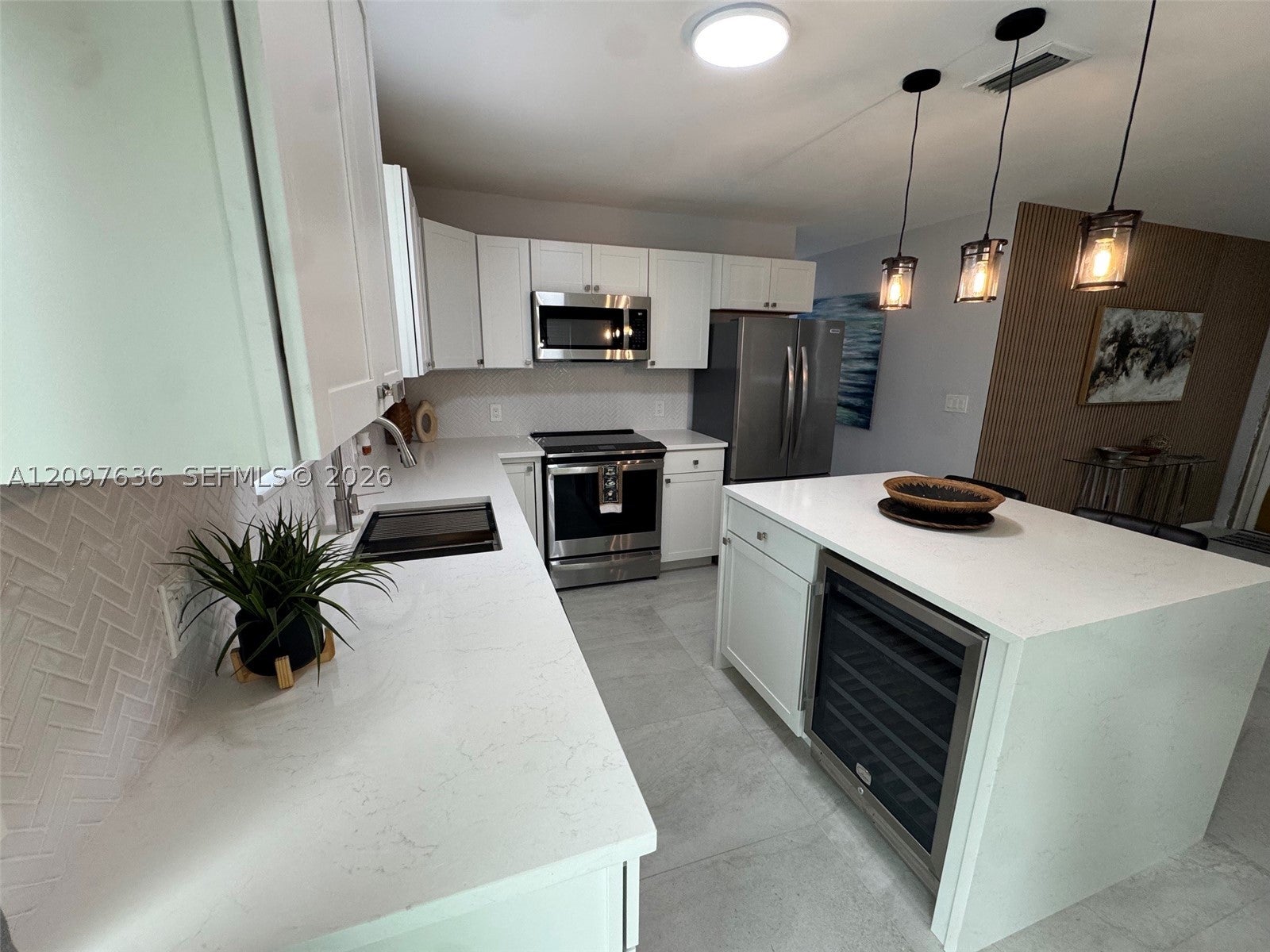 982 NW 3rd St