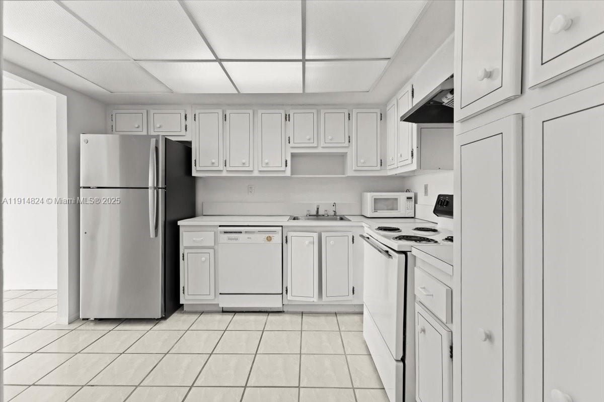 DEL PRADO - Residential Lease