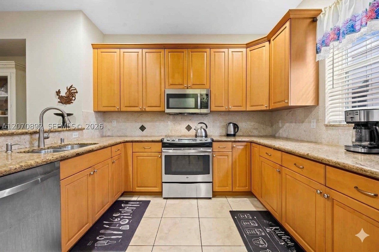 1033 NE 17th Way 1202
