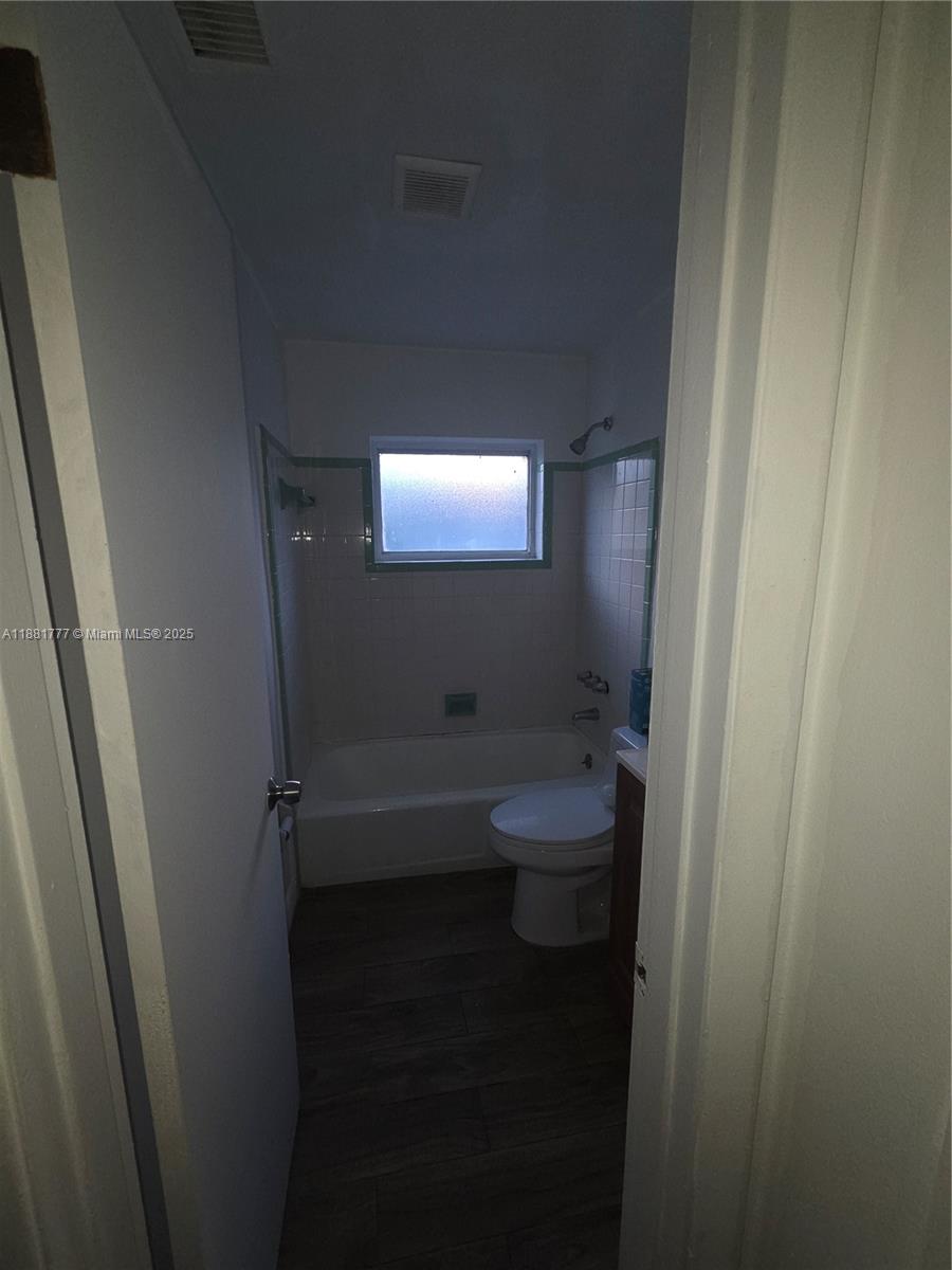 EMANCIPATION PARK - Residential Lease