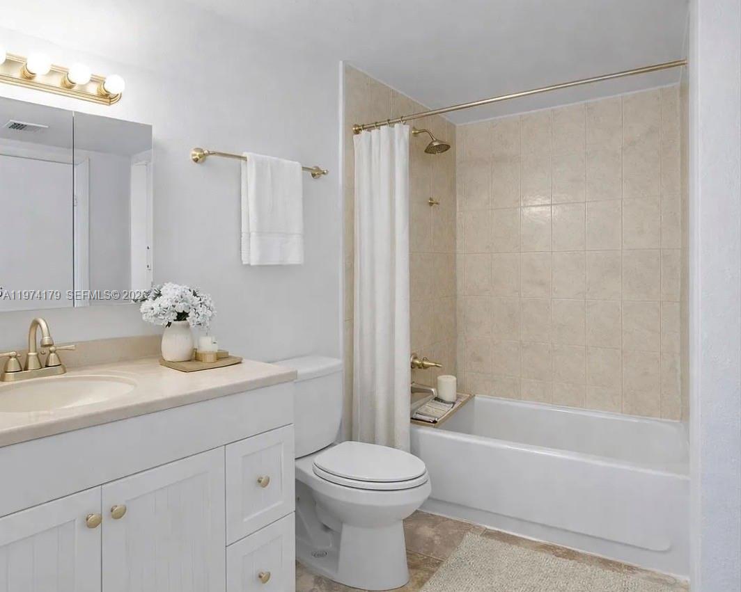 GREENWICH PH I CONDO - Residential Lease