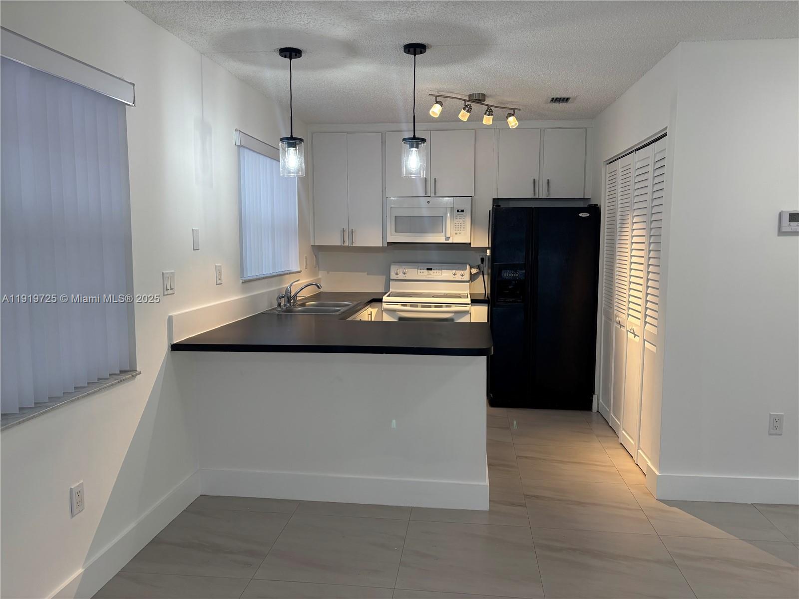 DAVIS CITRUS FARMS - Residential Lease