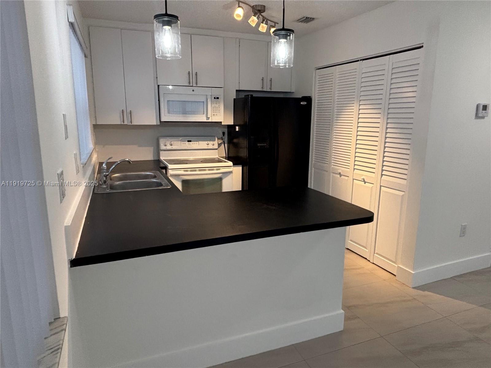 DAVIS CITRUS FARMS - Residential Lease