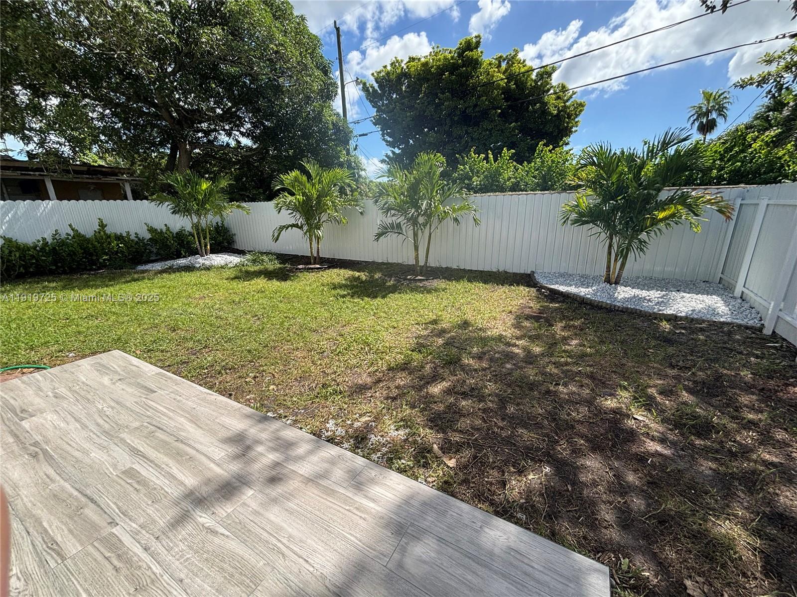 DAVIS CITRUS FARMS - Residential Lease