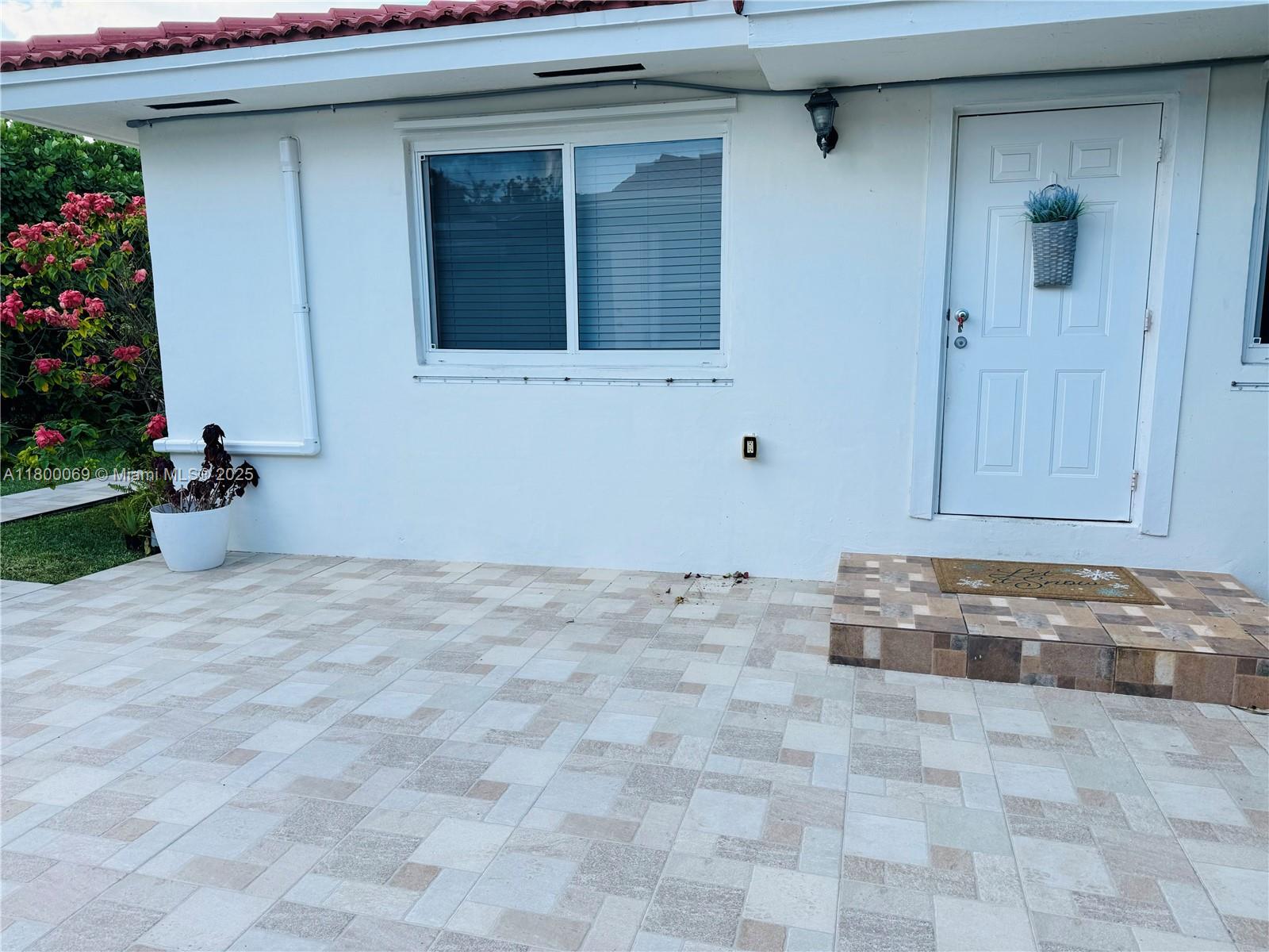 Rental Property at 2821 Sw 21st Ter 23, Miami, Broward County, Florida - Bedrooms: 2 
Bathrooms: 2  - $2,500 MO.