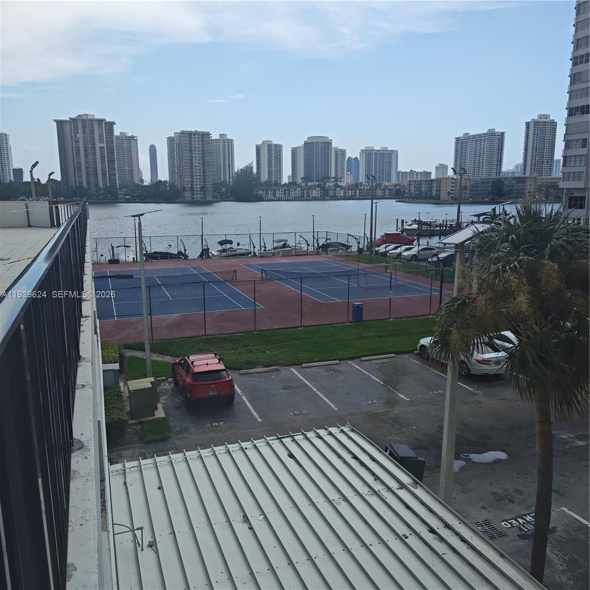 COMMODORE PLAZA CONDO - Residential