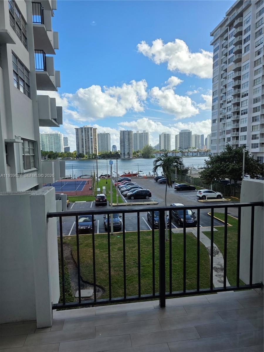 COMMODORE PLAZA CONDO - Residential