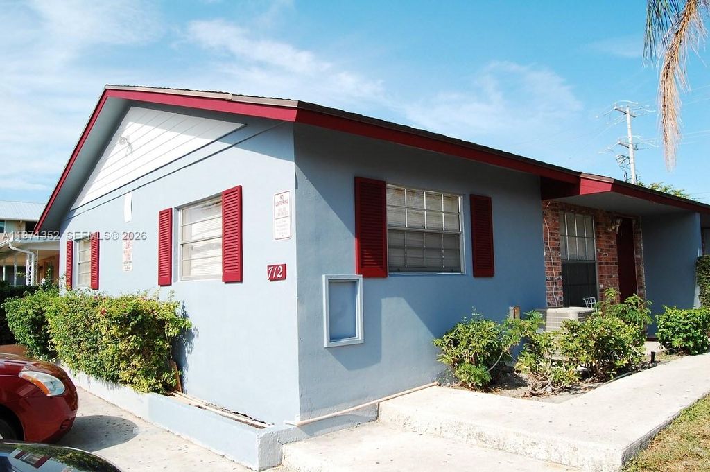 Photo of 714 S F St, Lake Worth, FL 33460 (MLS # A11971352)