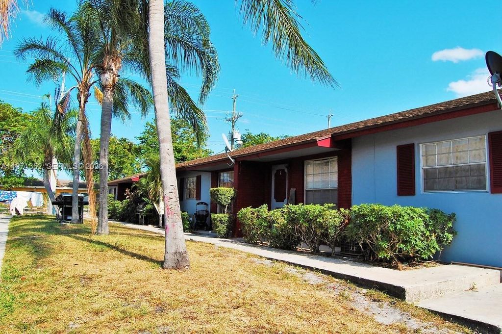 Photo of 714 S F St, Lake Worth, FL 33460 (MLS # A11971352)