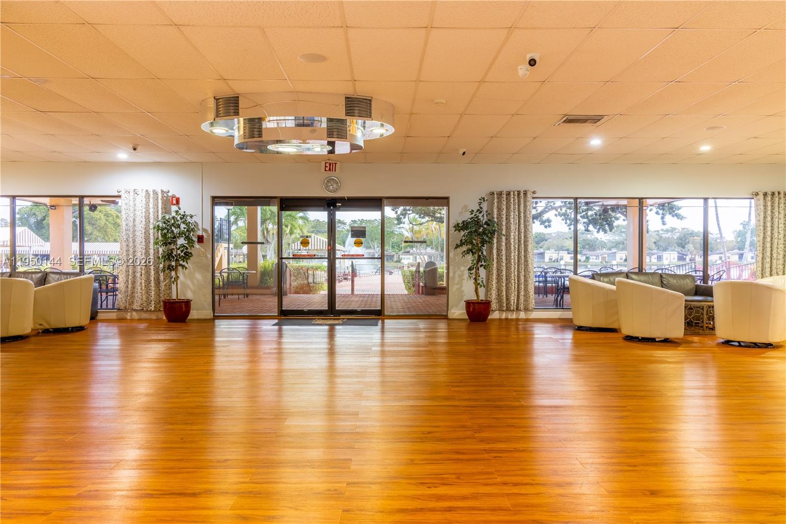 CAMBRIDGE HOUSE WEST - Residential