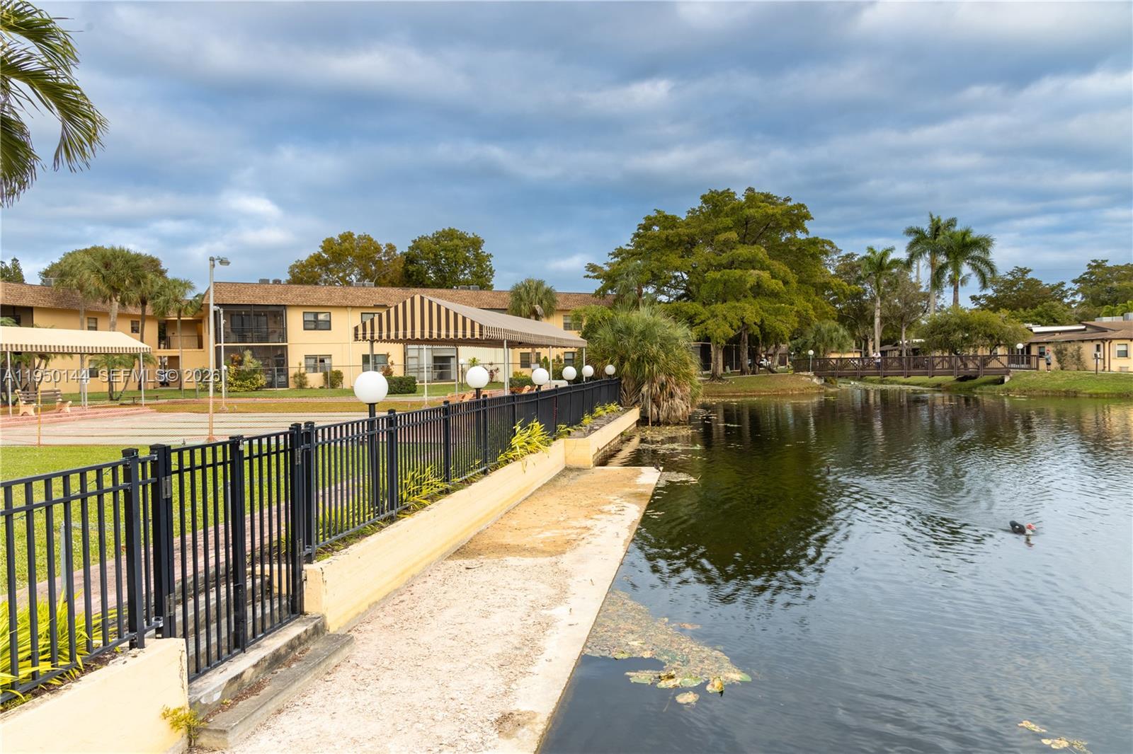 CAMBRIDGE HOUSE WEST - Residential