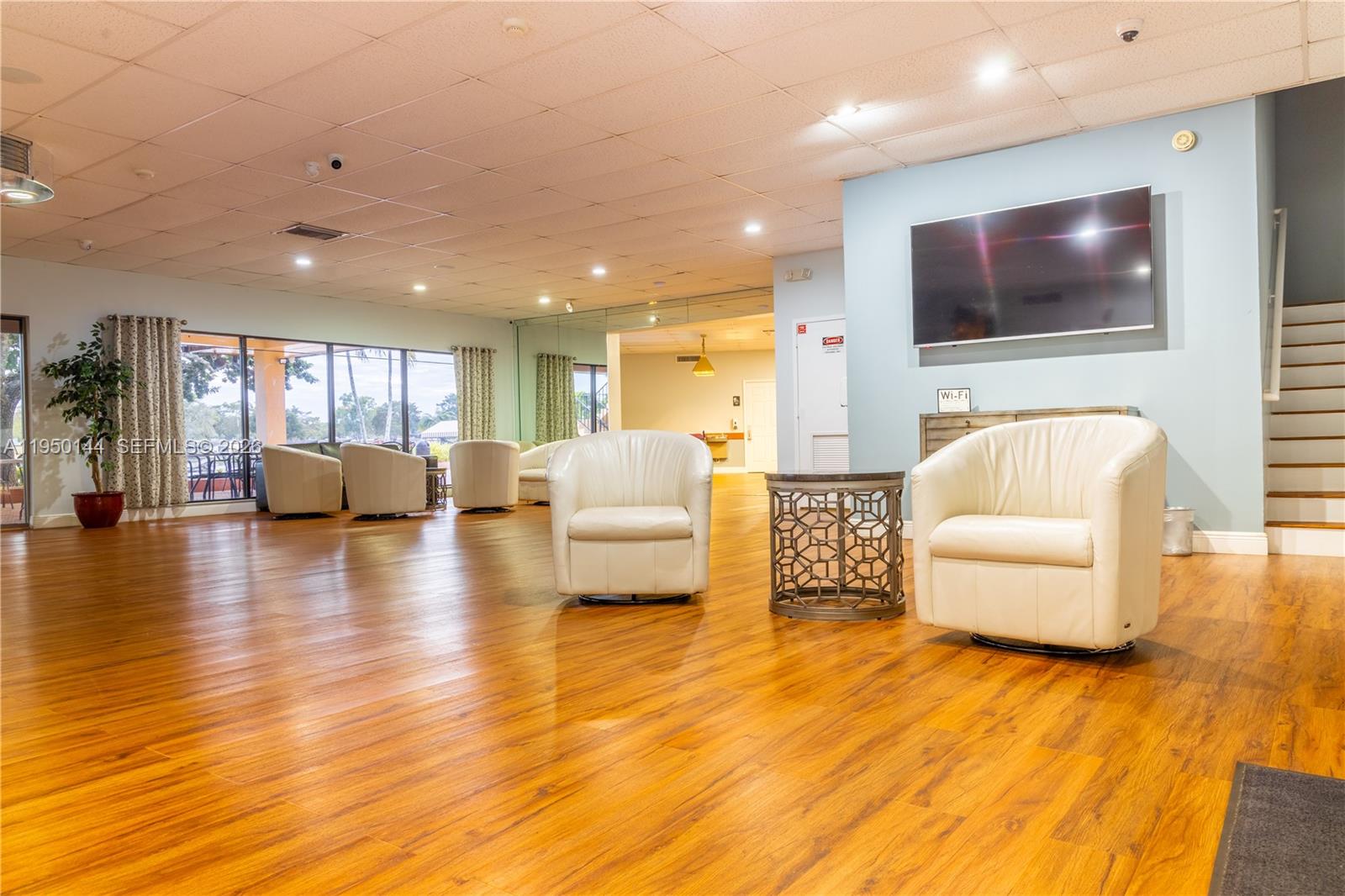 CAMBRIDGE HOUSE WEST - Residential