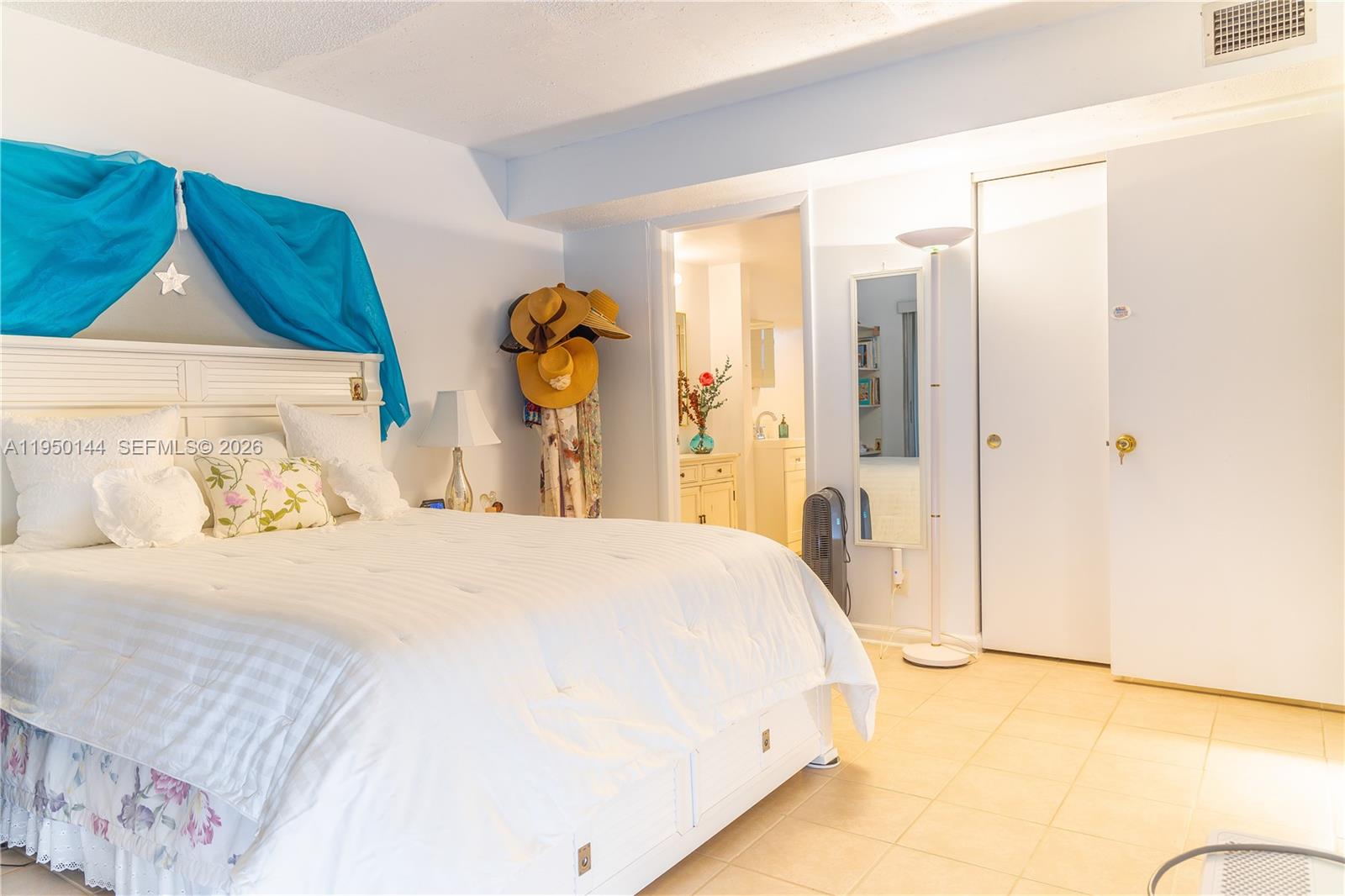 CAMBRIDGE HOUSE WEST - Residential