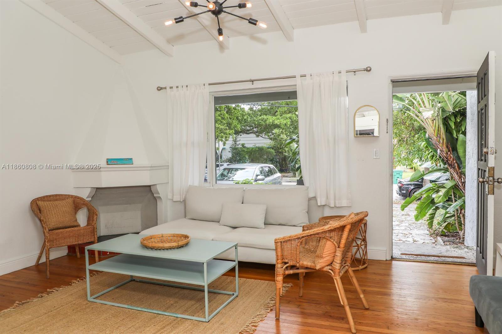 The Hammock house is a 3/2 home. Centrally located with easy access to Biscayne Blvd, Miami Beach and i95. This home is located within the Mimo Historic district with a beautiful backyard. This home sites on 7000 sq ft lot and features vaulted ceilings, wood floors and an updated kitchen. Nearby you can also expect great restaurants, vintage stores, parks, art galleries and much more.
